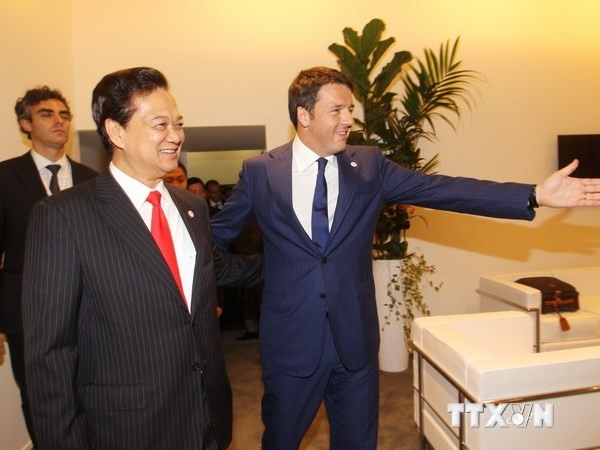 ท่านเหงวียนเติ๊นหยุงนายกรัฐมนตรีเวียดนามพบปะทวิภาคีนอกรอบการประชุมสุดยอดอาเซม๑๐ - ảnh 1